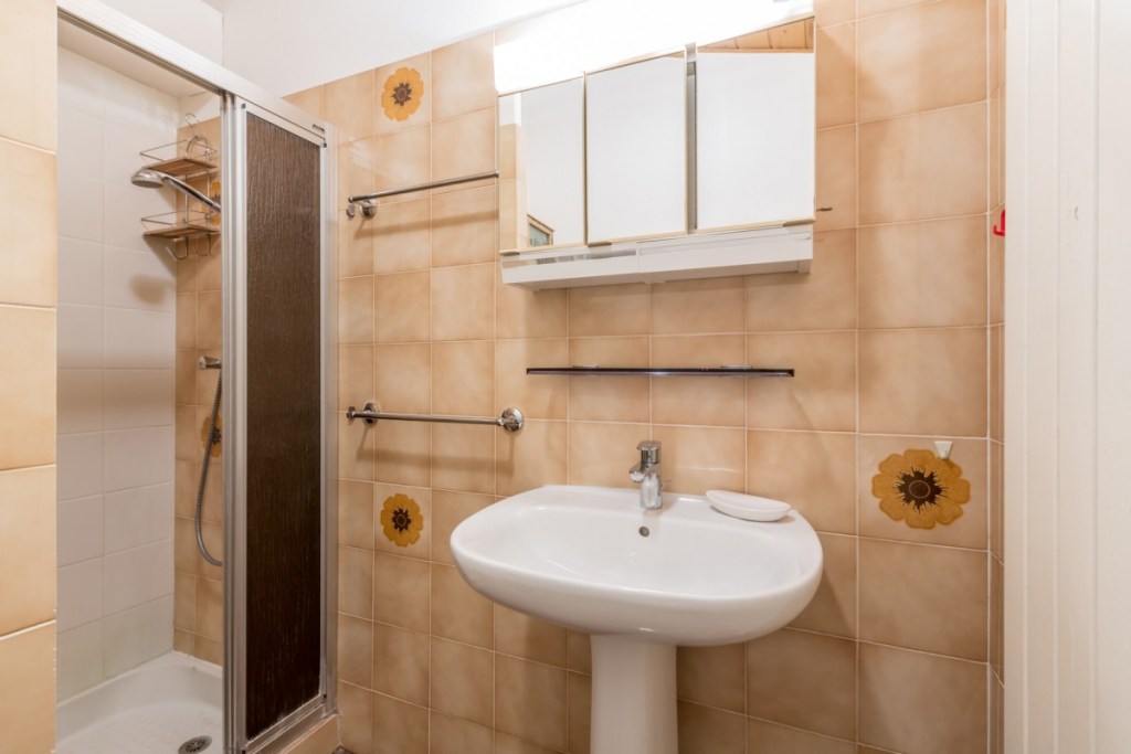 2r1i 7e8b83b8 da13 4bfe 8001 9878ceba9dc1